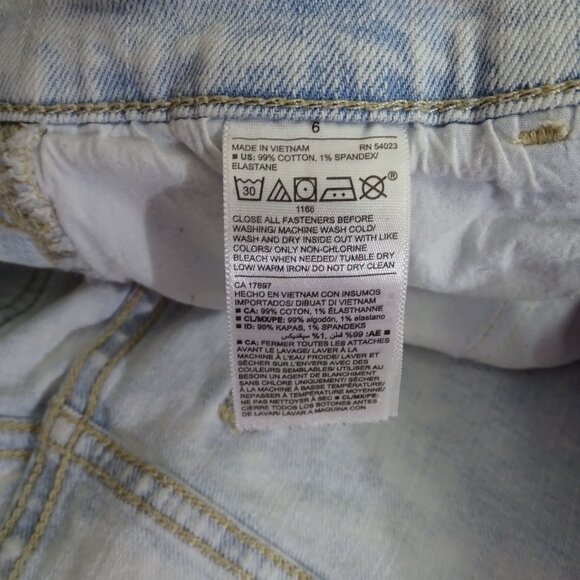 Old Navy Boyfriend Cuffed Denim Jean Shorts Women Size 6 Light Acid Wash - Picture 4 of 11